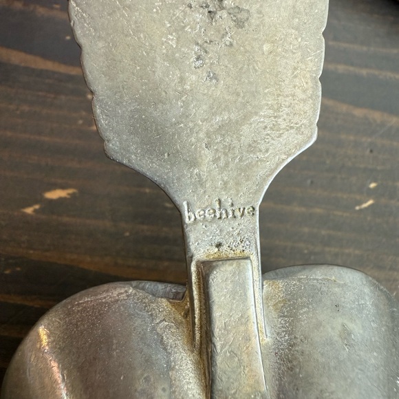 Metal Beehive 1/4 cup scoop🐝 - Picture 6 of 11